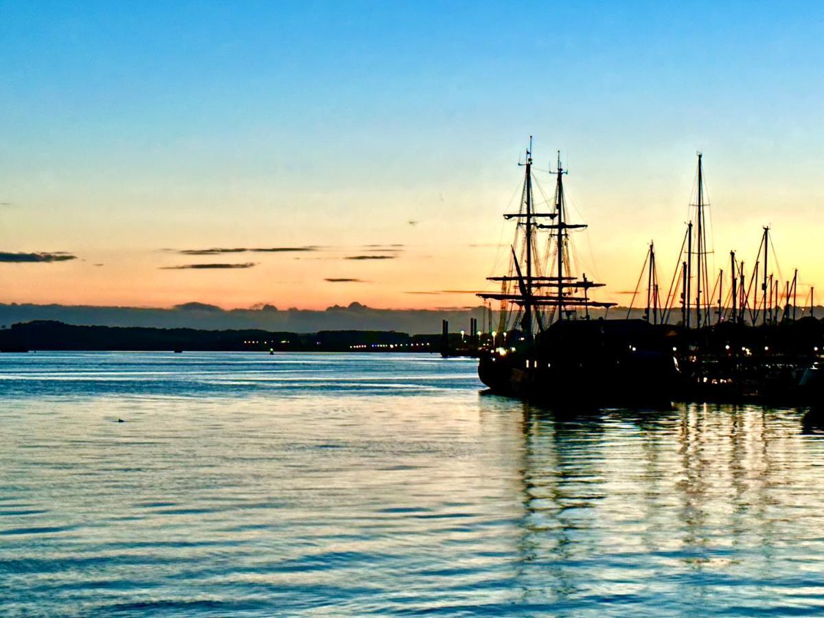 Royal William Yard Apartments - Large And Luxurious With Free Parking พลีมัธ ภายนอก รูปภาพ